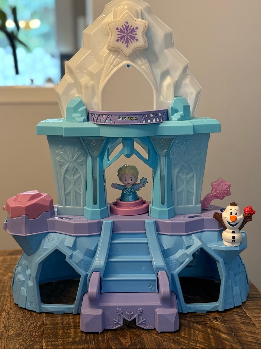Little People Disney’s Frozen Elsa’s Enchanted Lights Palace